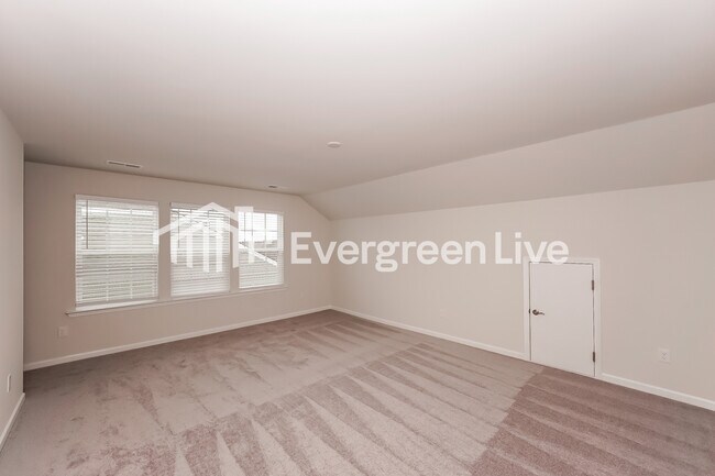 Building Photo - 6496 Fairfax Ct