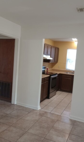 Building Photo - 7733 Bles Ave