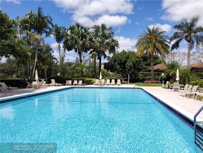 Building Photo - 3090 N Course Dr