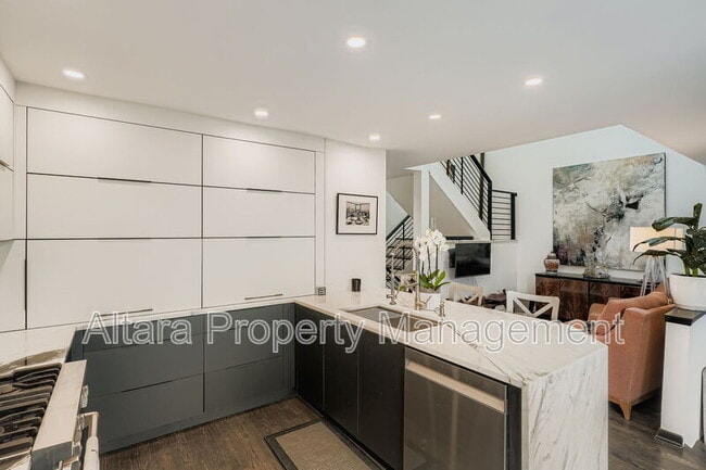 Building Photo - 287 S Holly St