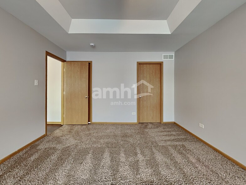 Building Photo - 1821 Eagle Dr