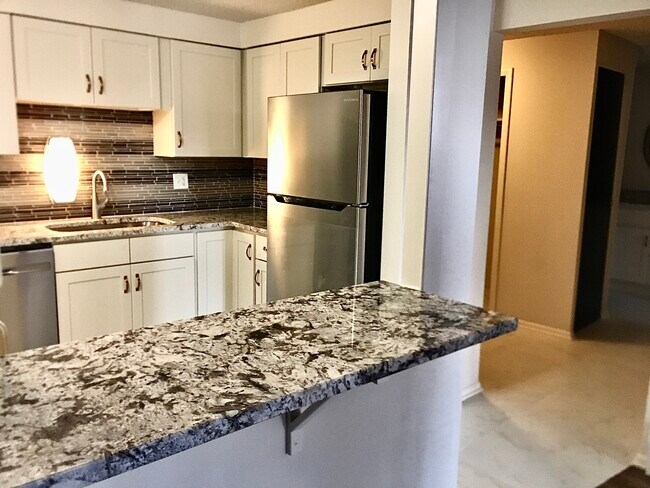 Building Photo - 1300 S Parker Rd