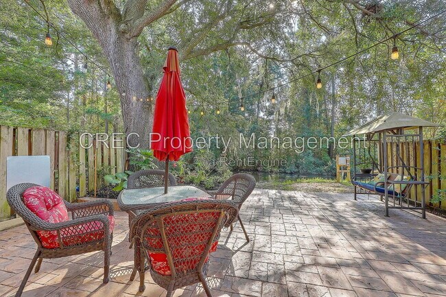 Building Photo - 2065 Emerald Terrace