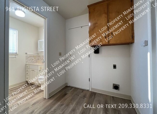 Building Photo - 961 E Augusta St