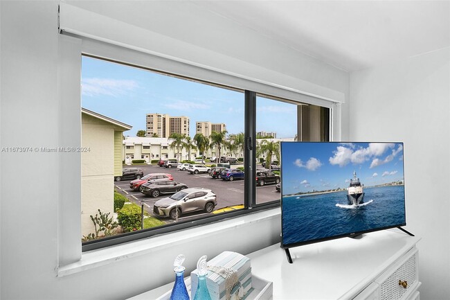 Building Photo - 9421 S Ocean Dr