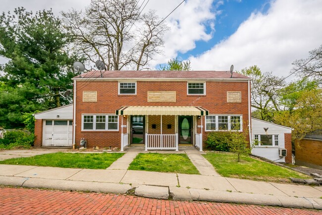 Building Photo - AVAILABLE JUNE 1ST! Fully UPDATED 3-bedroom townhouse in Overbrook!
