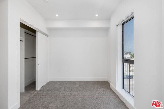 Building Photo - 2600 S Sepulveda Blvd