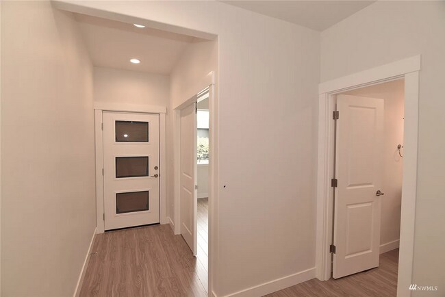 Building Photo - 390 Hammond St