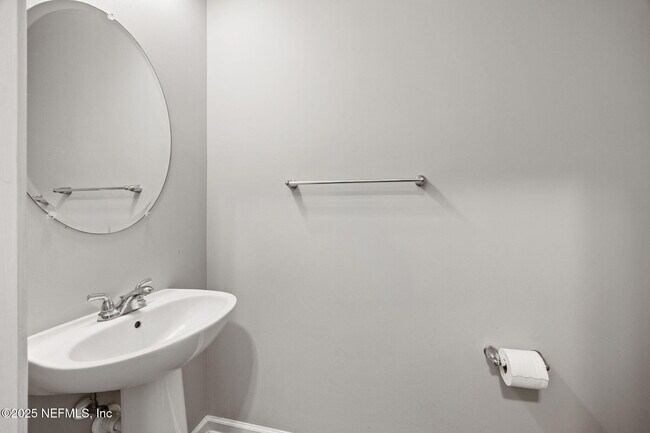 Building Photo - 92 Fernbrook Dr