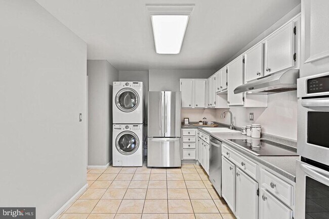 Building Photo - 8350 Greensboro Dr