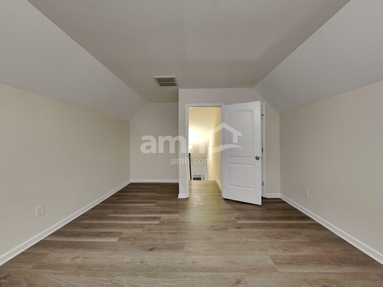 Building Photo - 2217 Magnolia Ct