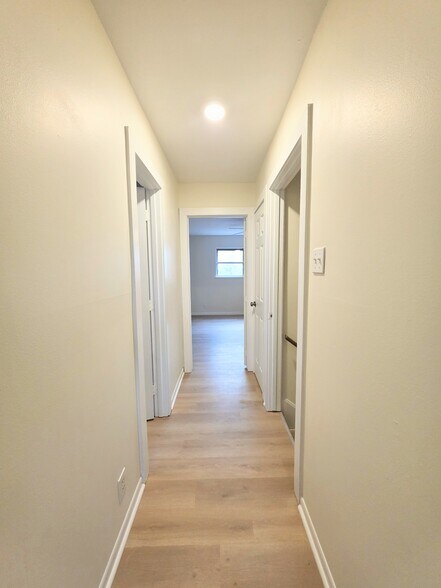 Building Photo - 174 Circle Dr