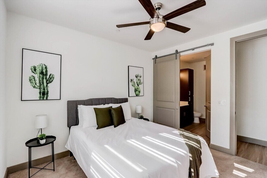 Building Photo - 555 N College Ave