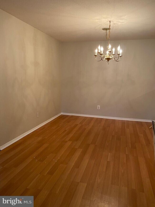 Building Photo - 310 Canterbury Rd