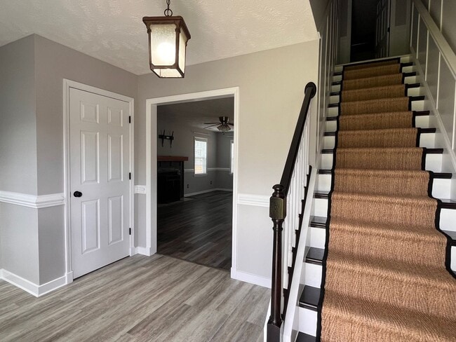 Building Photo - Avail NOW'n ROCK CREEK!