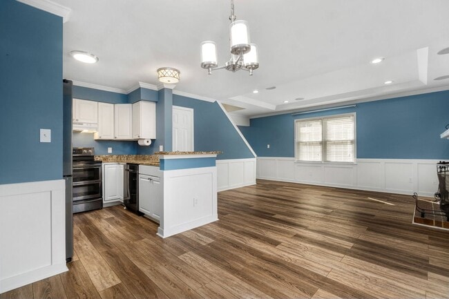 Building Photo - Yorktown Living
