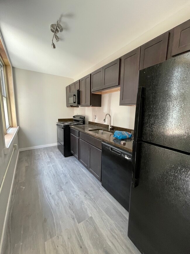 Building Photo - 1017 W Hamilton St