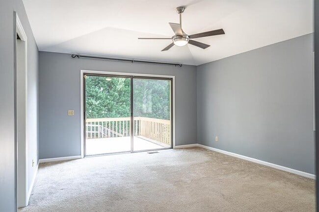 Building Photo - 4 Harness Pl