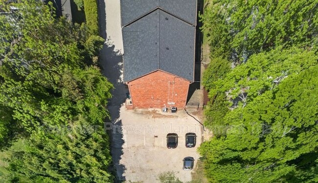 Building Photo - 115 S Mendenhall St