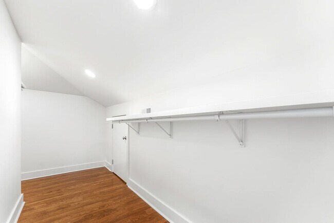 Building Photo - 601 E Delmar St