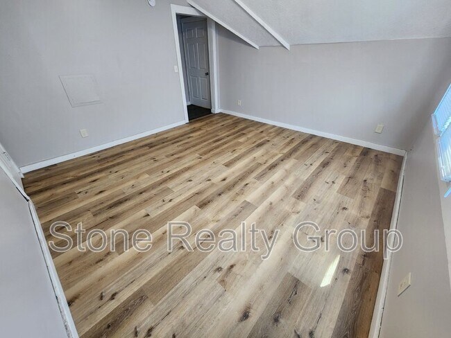 Building Photo - 610 S 5th St