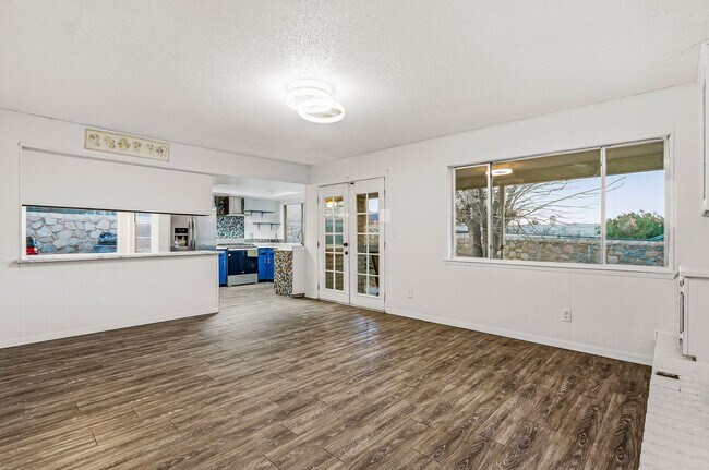 Building Photo - 4613 Sun Valley Dr