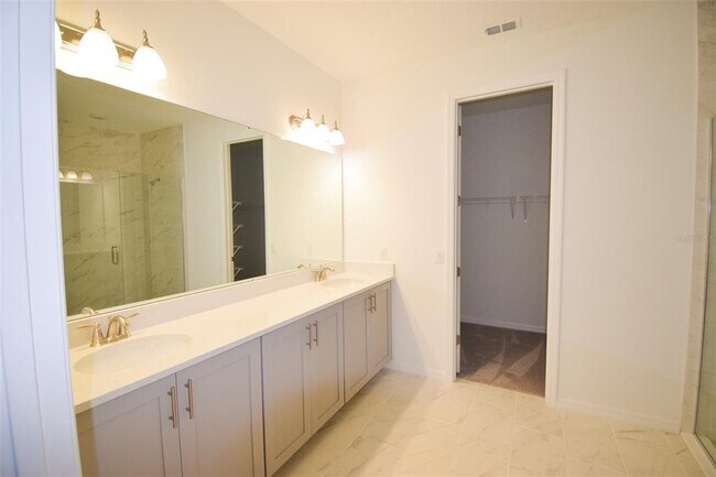 Building Photo - 2370 Lancashire St