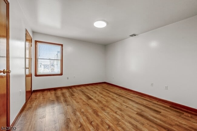 Building Photo - 939 Grove St