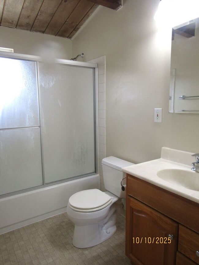 Building Photo - Charming 2 Bed 2 Bath Duplex in Rural Seba...