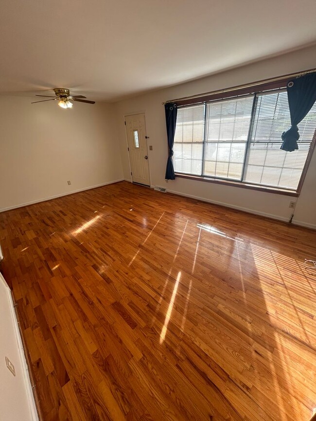 Building Photo - 3/2 House in Jamestown/Lindale $1,495
