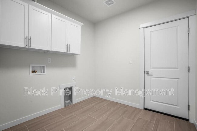 Building Photo - 7536 W Havana Dr