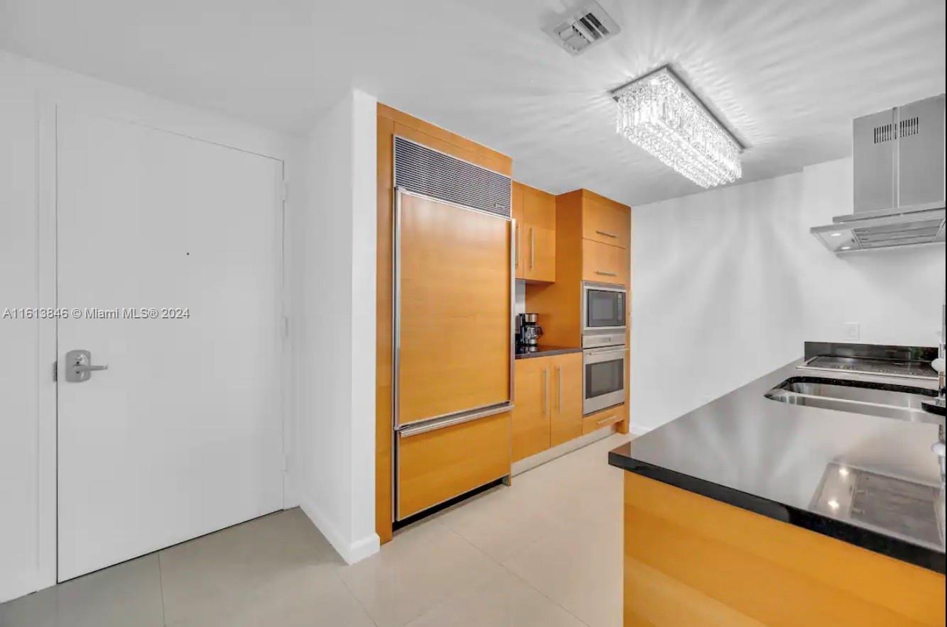 Building Photo - 485 Brickell Ave