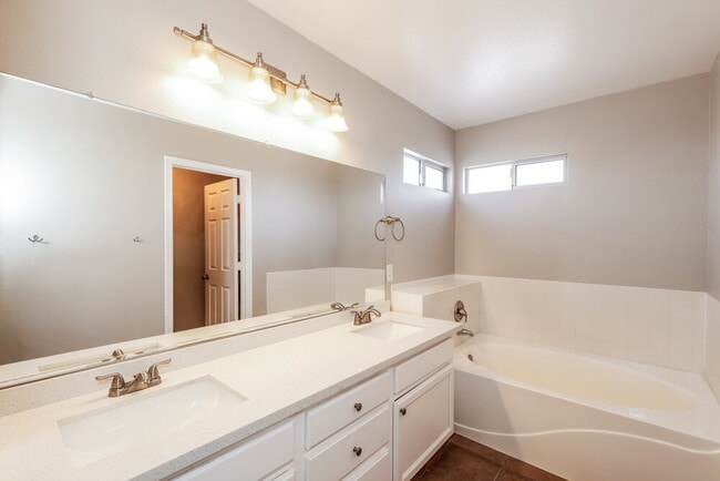 Building Photo - 740 Cam La Paz