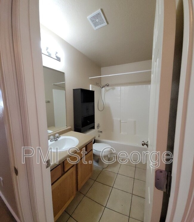 Building Photo - 3155 S Hidden Valley Dr