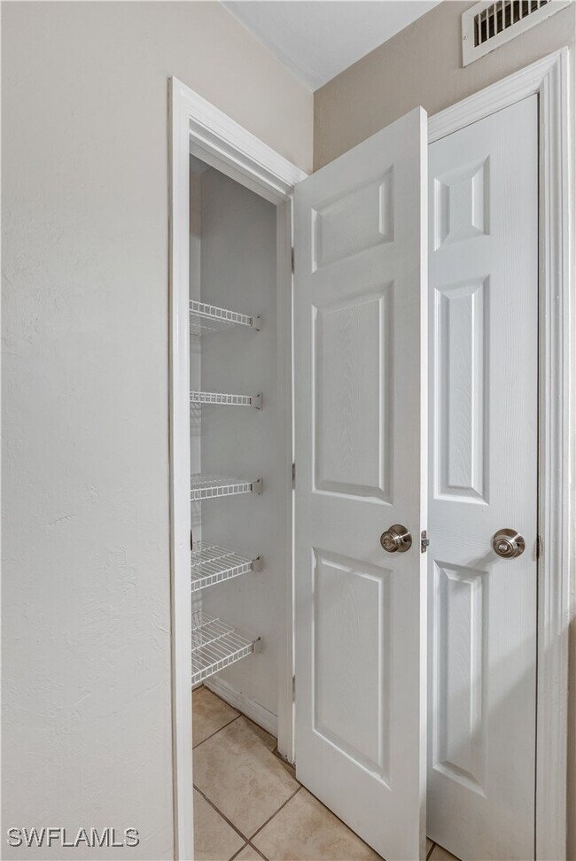 Building Photo - 5453 16th Pl SW