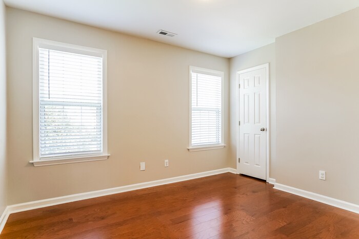 Building Photo - 6333 Willowlawn Dr