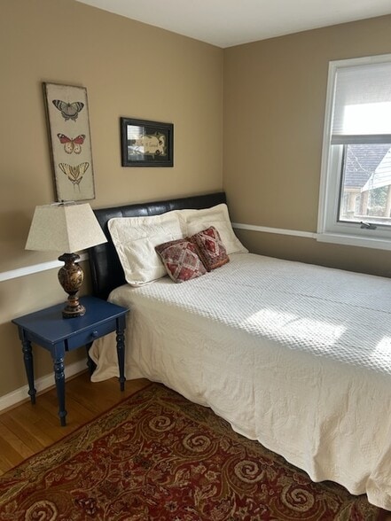 Building Photo - 6009 Grosvenor Ln