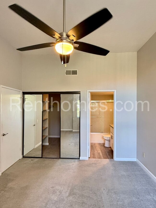 Building Photo - 9438 Twin Trails Dr