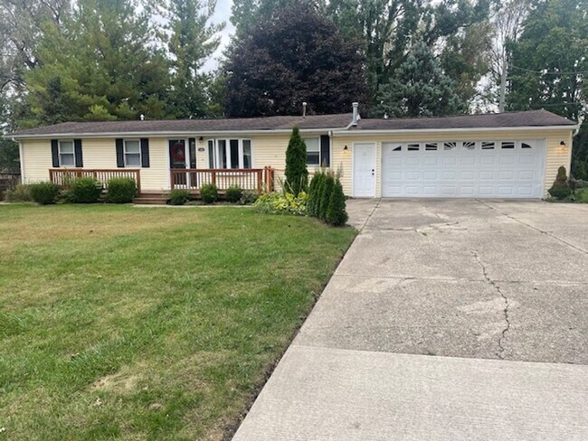 Building Photo - Spacious Brick Ranch, 3-Bedrooms, 2-Baths, Att. Garage- Shelby Township