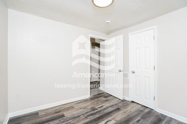 Building Photo - 5920 N 68th St
