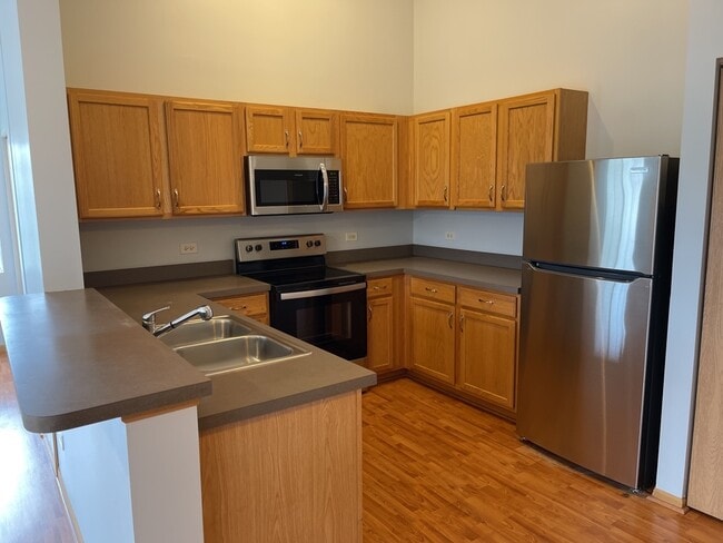 Building Photo - 1517 Silverstone Dr