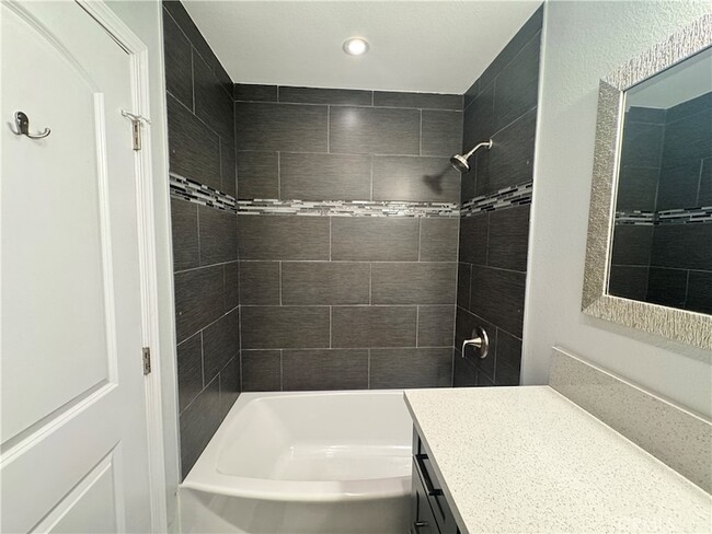Building Photo - 1516 E Cyrene Dr