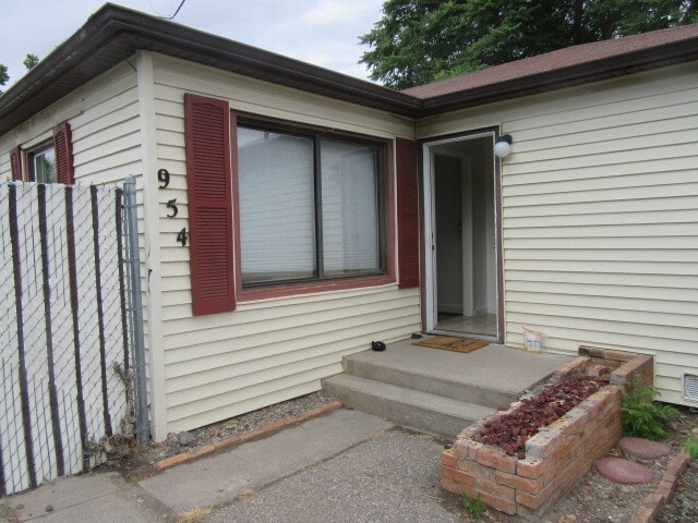 Building Photo - 954 Orchard Ave