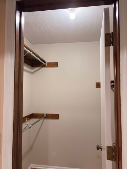 Building Photo - 5990 Kirkwall Ct W