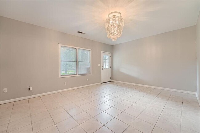 Building Photo - 2478 Saluda Dr NW