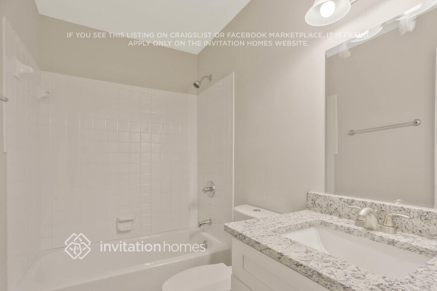Building Photo - 3335 Catalina Dr
