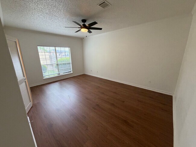 Building Photo - 8320 Mountainview Dr