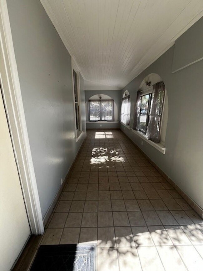 Building Photo - 2104 B St