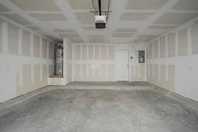 Building Photo - Spacious Single-Family Home Available Now!