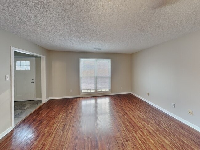 Building Photo - 1017 Hawkview Dr